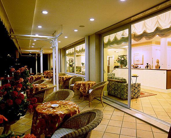 Hotel Tulipe Nazionale Ричоне Екстериор снимка