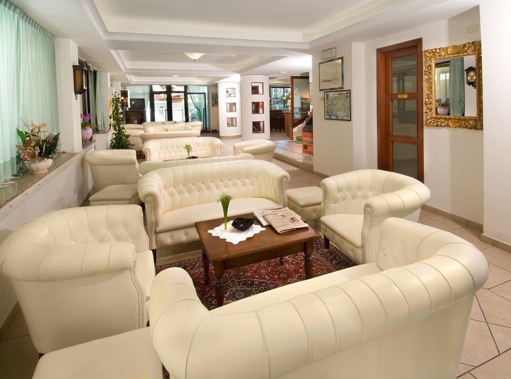Hotel Tulipe Nazionale Ричоне Екстериор снимка