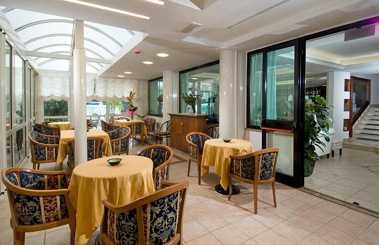 Hotel Tulipe Nazionale Ричоне Екстериор снимка