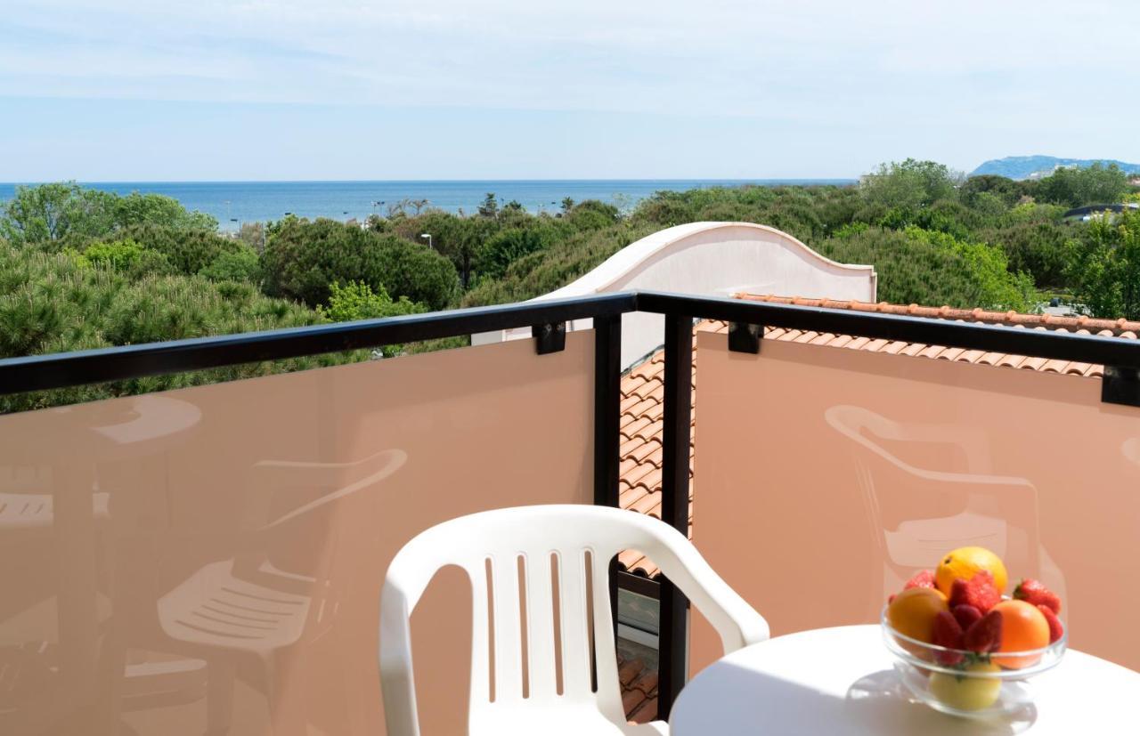 Hotel Tulipe Nazionale Ричоне Екстериор снимка