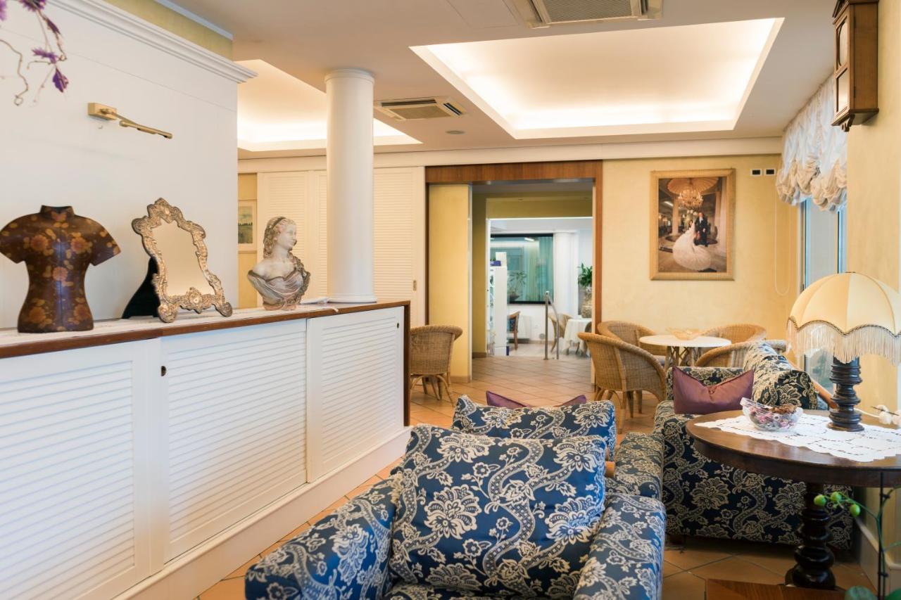 Hotel Tulipe Nazionale Ричоне Екстериор снимка