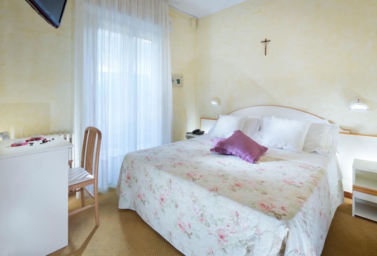 Hotel Tulipe Nazionale Ричоне Екстериор снимка