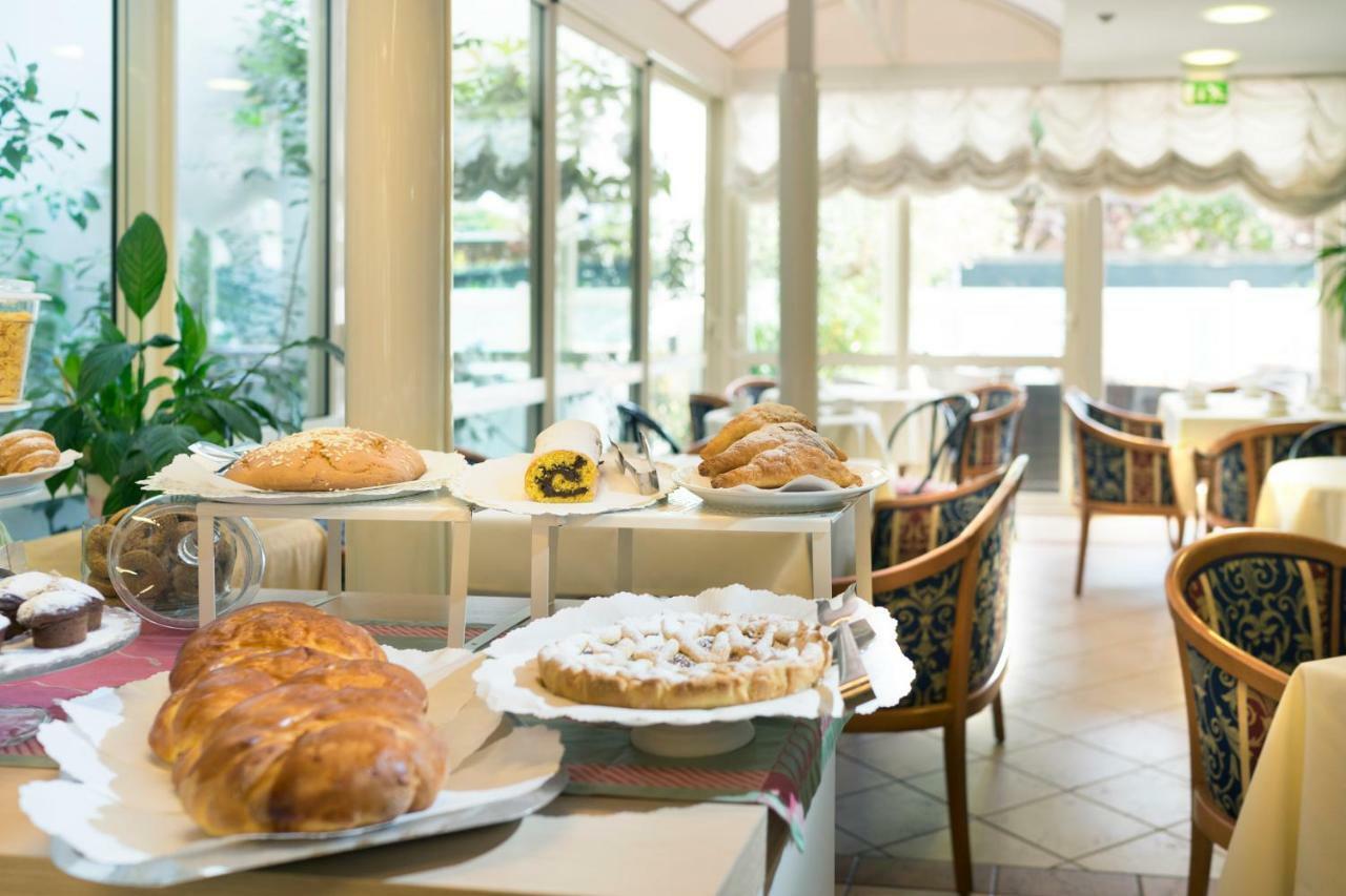 Hotel Tulipe Nazionale Ричоне Екстериор снимка